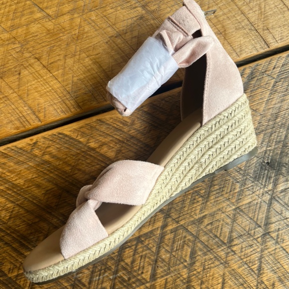 Women’s Pink Bow Espadrilles - Picture 4 of 6